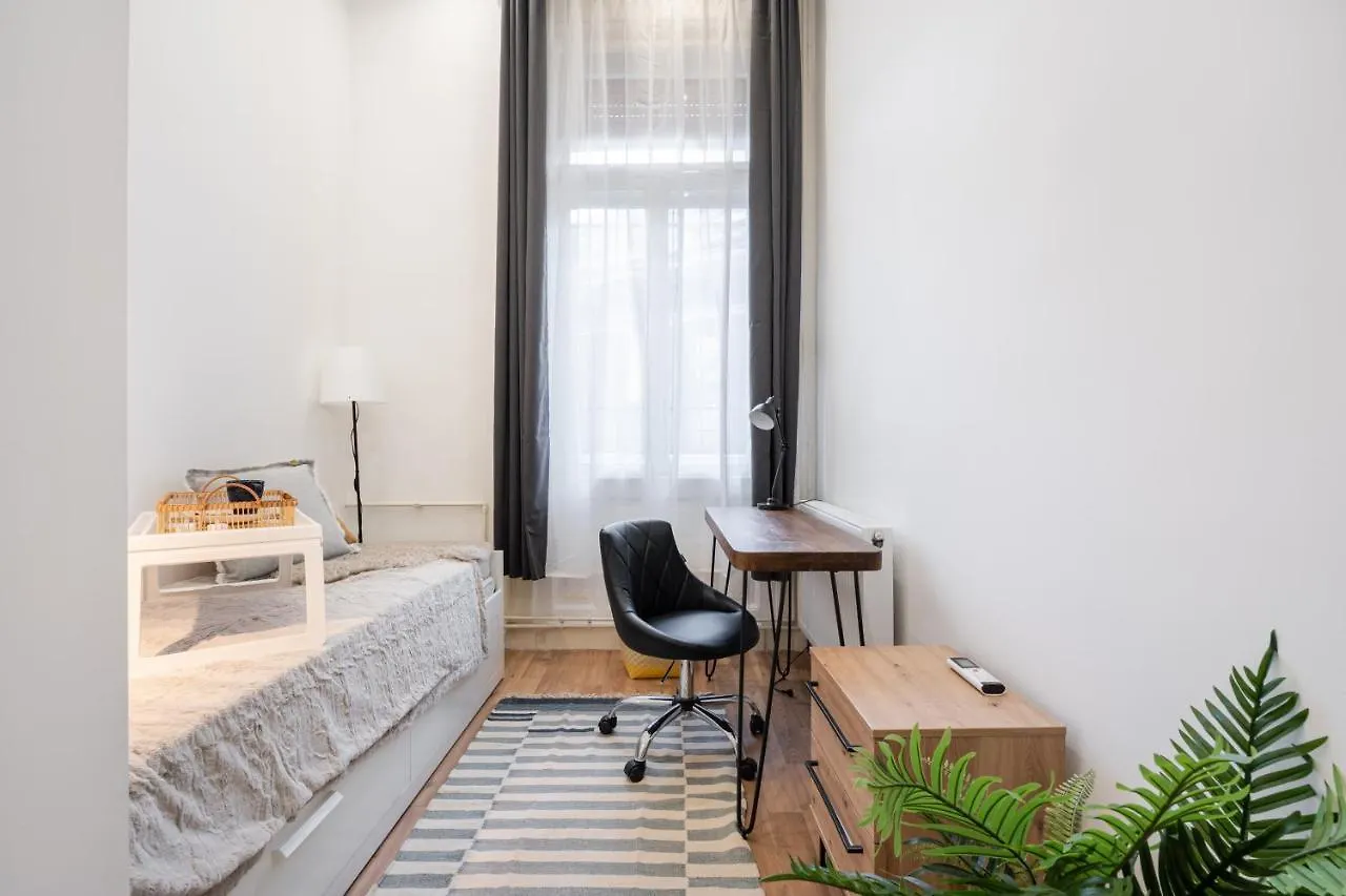 Budapest Eye Residence 0*,